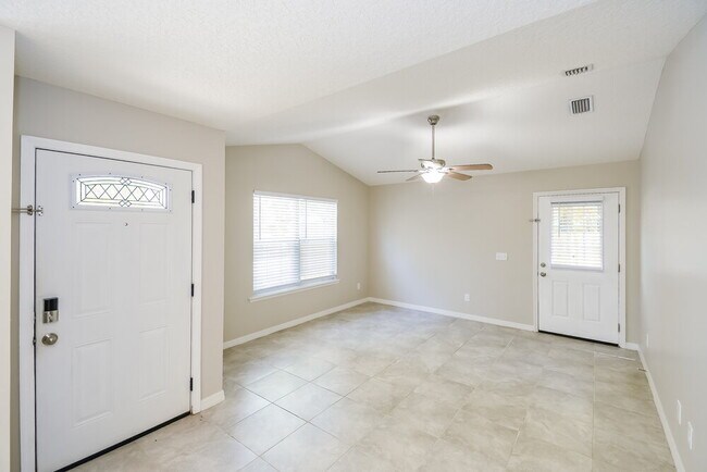 Foto del edificio - 1040 W 7th St