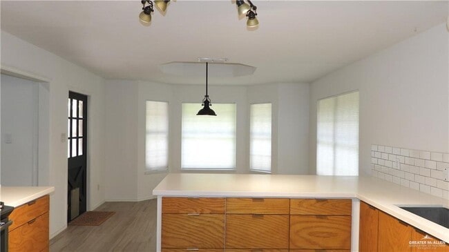 Building Photo - 12 Anacua Cir