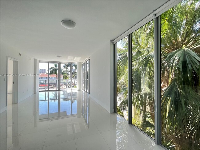 Foto del edificio - 9940 W Bay Harbor Dr