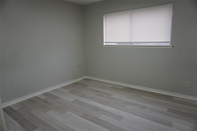 Foto del edificio - 1915 Normal Park Dr