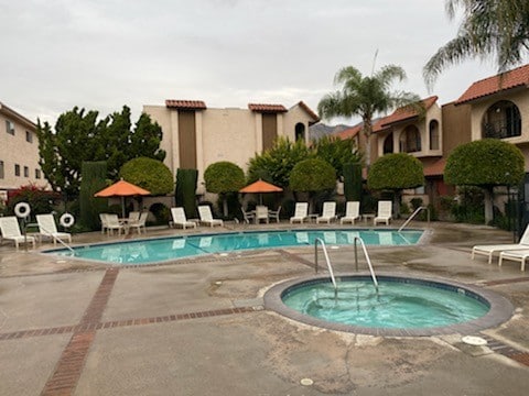 Building Photo - 1711 Grismer Ave