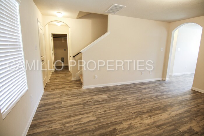 Foto principal - 6123 Peaceful Ridge Dr