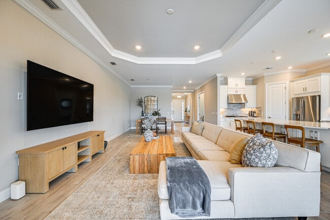 Building Photo - 15140 Pescara St