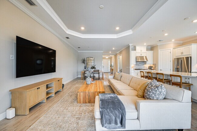 Building Photo - 15140 Pescara St