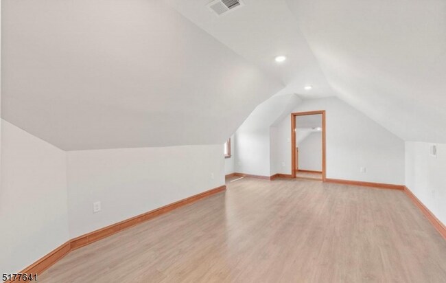 Foto del edificio - 532 Piaget Ave