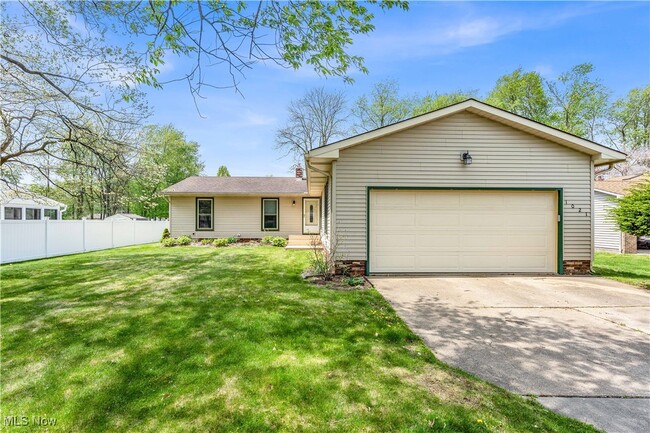 Building Photo - 1021 Larchview Dr