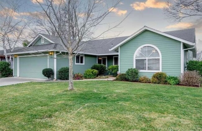 Building Photo - 3bd 2ba