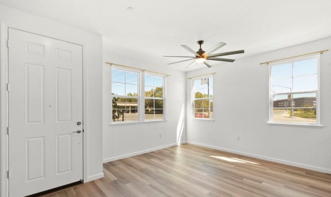 Building Photo - 4363 E Commerce Way