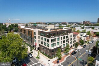Building Photo - 701 N Henry St