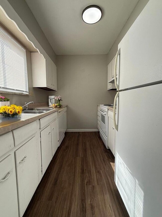 Foto del edificio - Immediate Move-In! Spacious 2-Bedroom Apartments Near Downtown | $100 Deposit