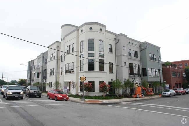 Building Photo - Le Bijou
