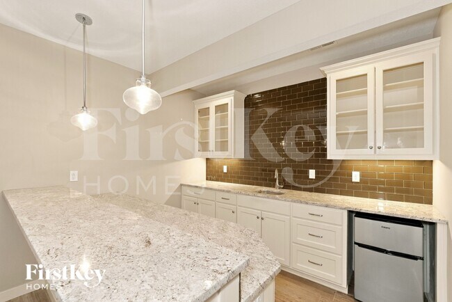 Foto del edificio - 15235 Knight Rd
