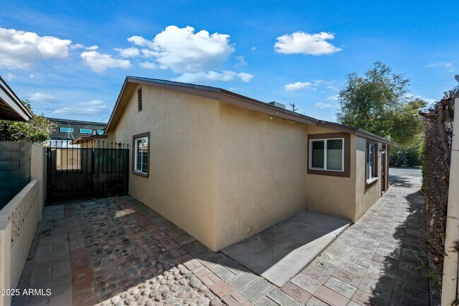 Foto del edificio - 2601 N 51st St