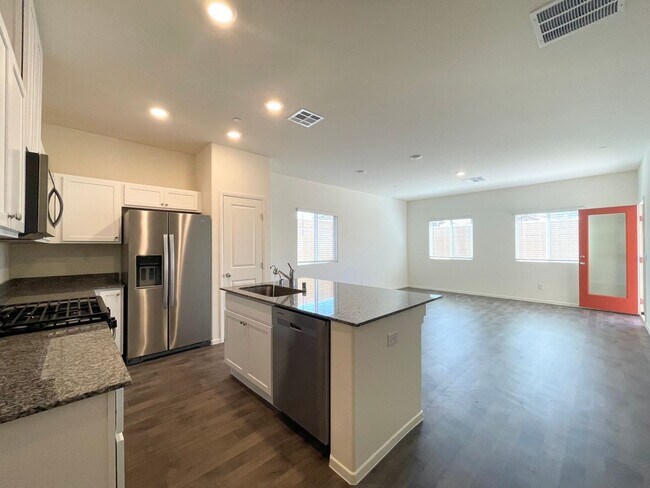 Foto del edificio - BRAND NEW home with lots of amenities!