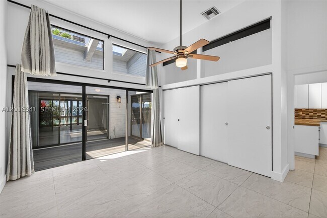 Foto del edificio - 2619 Parkview Dr S
