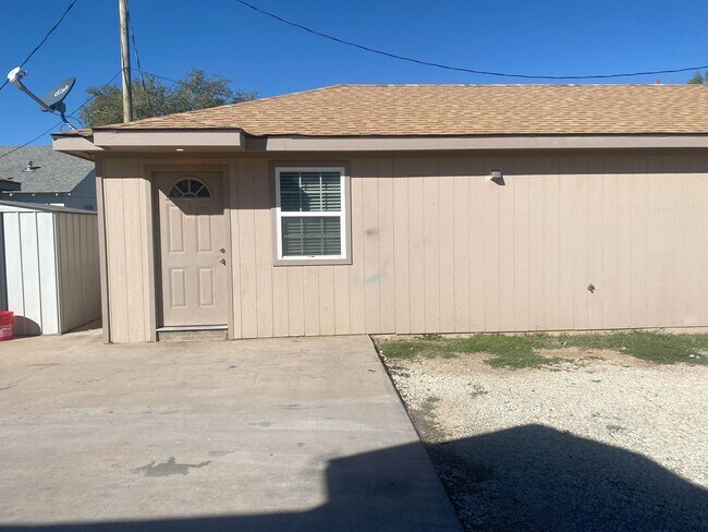 Foto del edificio - FULLY FURNISHED - ALL BILLS PAID Apartment in Big Spring TX