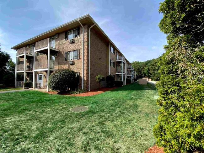 Foto del edificio - 385 Huse Rd