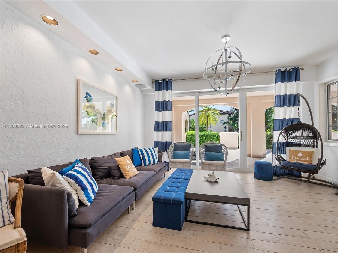 Foto principal - 19116 Fisher Island Dr