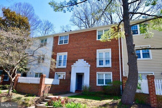 Photo - 2627 S Walter Reed Dr Townhome