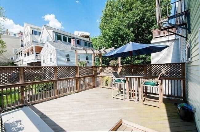 Foto del edificio - 2 Dixfield St