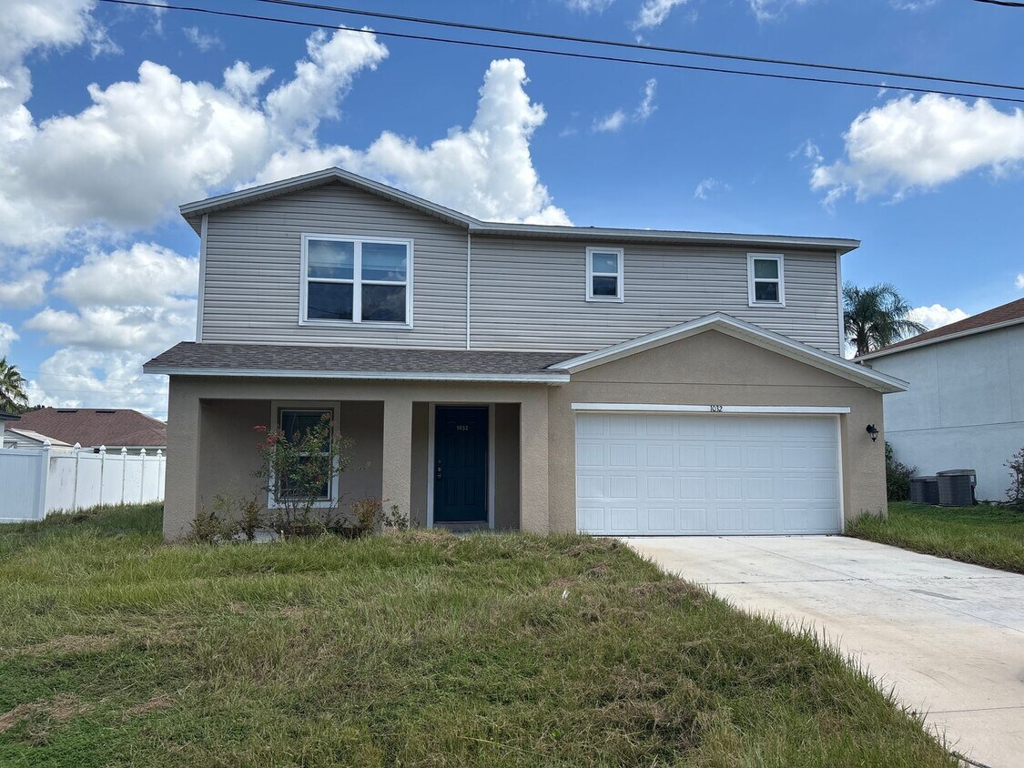 Foto principal - Spacious 4-Bedroom Home in Poinciana, FL –...