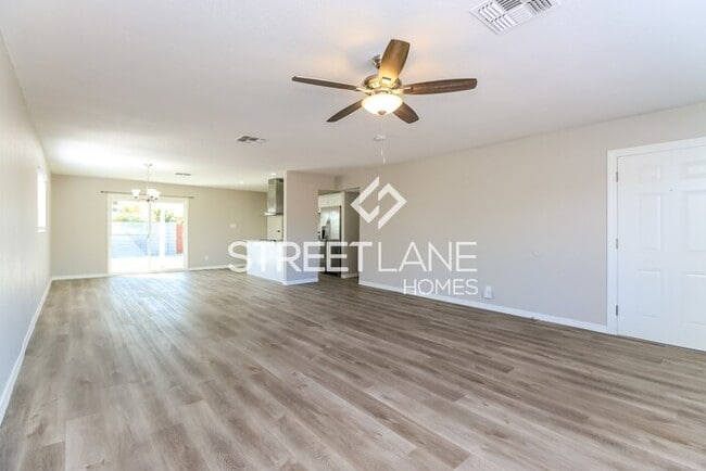 Foto del edificio - Now offering the first full months rent free!
