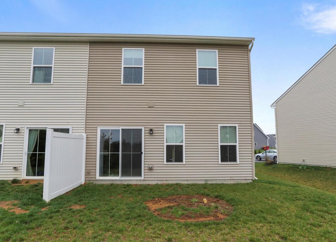 Building Photo - End unit 3-Bed Townhouse in Rolling Hills