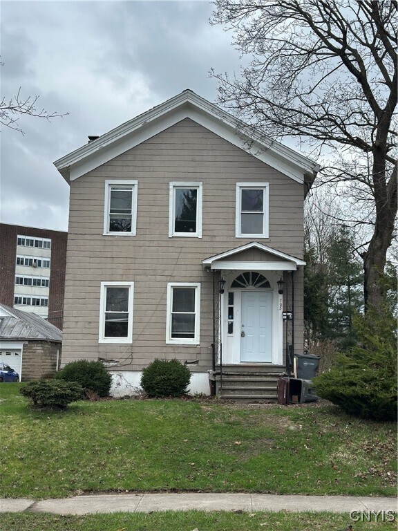 Foto principal - 705 N James St