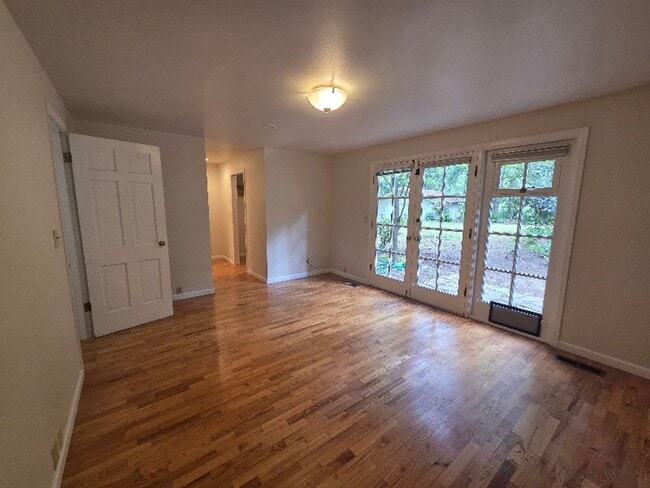 Building Photo - Private 4 Bedroom / 2.5 Bath Bridle Trails Acerage Property