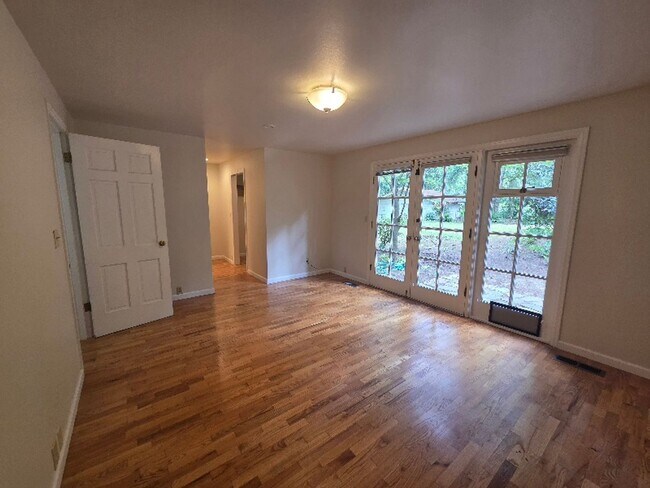 Foto del edificio - Private 4 Bedroom / 2.5 Bath Bridle Trails Acerage Property