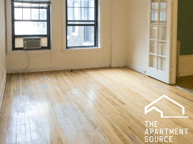 Foto del edificio - 540 W Briar Pl