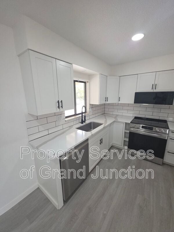 Building Photo - 3238-D 1/4 D 1/4 Rd