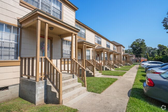 440 Lake Hill Dr Van Guard - The Apartments at Lake Hill