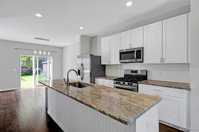 Foto del edificio - 534 E Brickley Ave