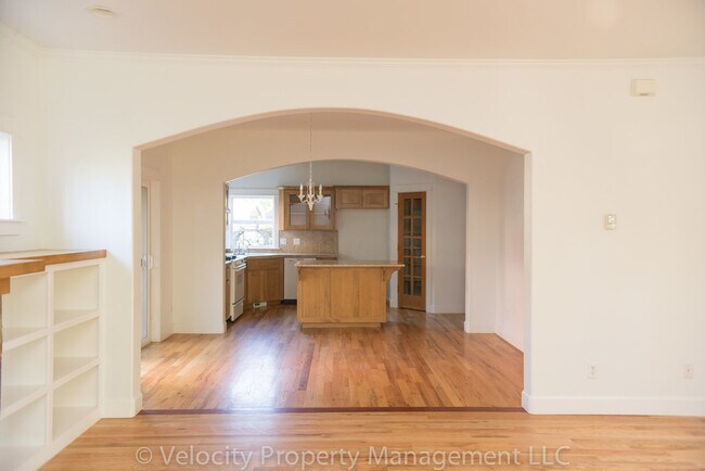 Building Photo - Urban Farm! Lovely 4 Bedroom Eastside Home.