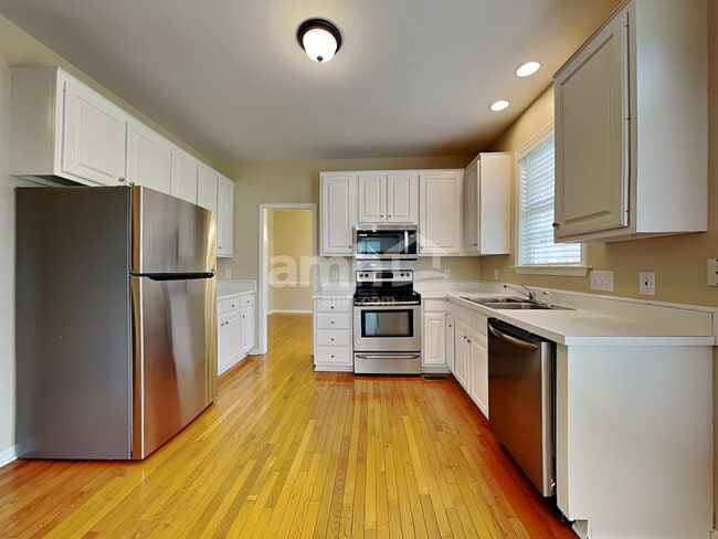 Building Photo - 3915 Red Hill Ct