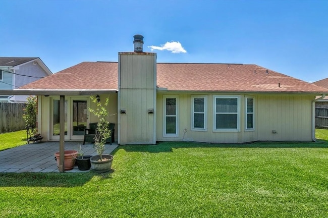 Building Photo - CROSSMEADOW