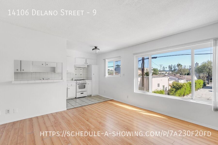 Primary Photo - 14106 Delano St