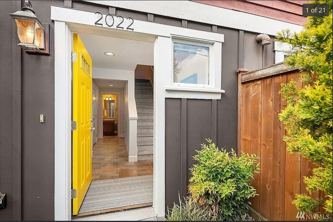 Building Photo - Modern 3Bed/3Bath Townhouse in Seattle - $3,500!!