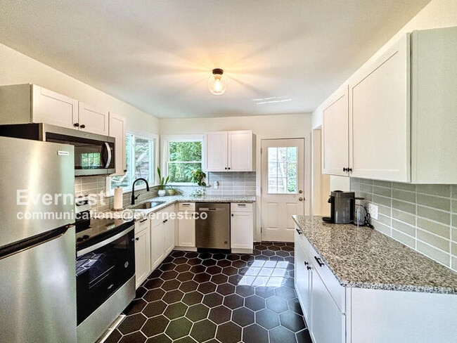 Building Photo - 4422 Edelweiss St