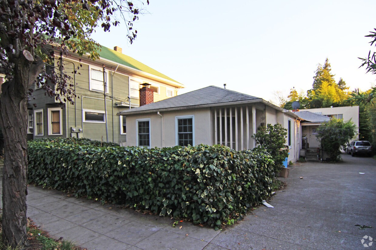 Building Photo - 2218 Parker St