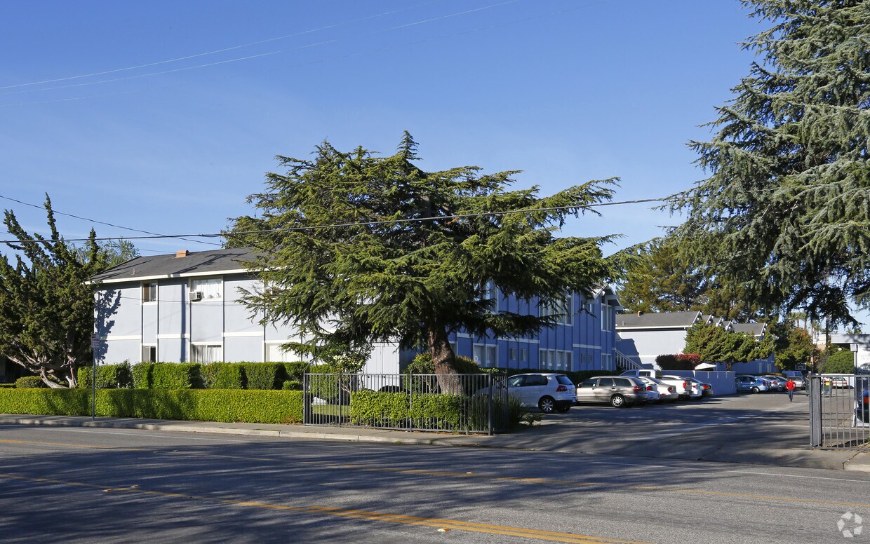 Primary Photo - 2565 Arroyo Dr