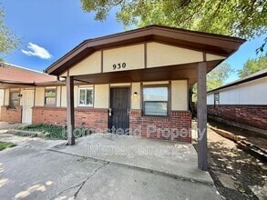 Building Photo - 930 SW 62nd St
