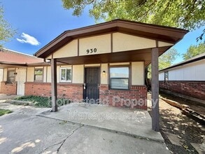 Building Photo - 930 SW 62nd St
