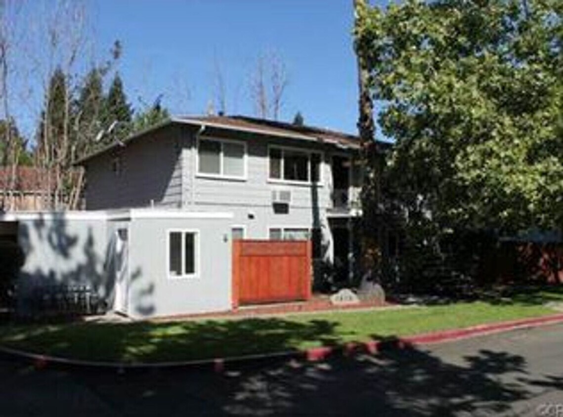 1878 Humboldt Rd Unit 2, Chico, CA 95928 Room for Rent in Chico, CA