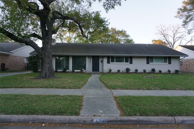 Foto del edificio - 7902 Meadowcroft Dr