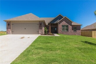 Building Photo - 1620 Sweetbriar Way