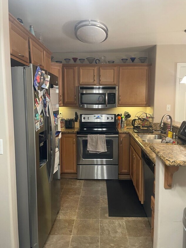 Foto principal - 2 Bedroom, 2 Bath Upgraded Condo in Claire...