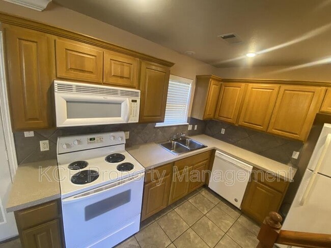 Foto del edificio - 2810 Fairway Hamlet Ct