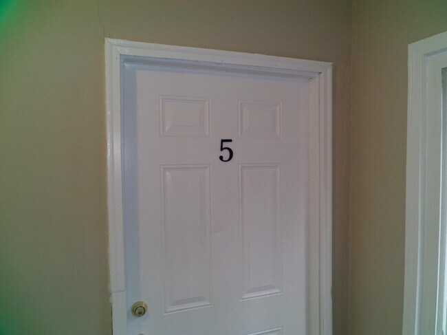 Building Photo - 6 Dogwood Ln